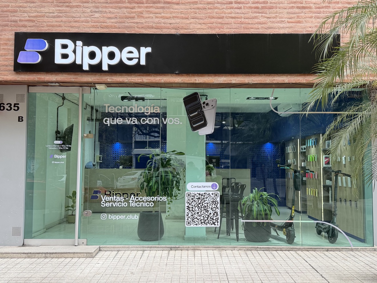 Frente del local de Bipper en Paraná 635, Nueva Córdoba